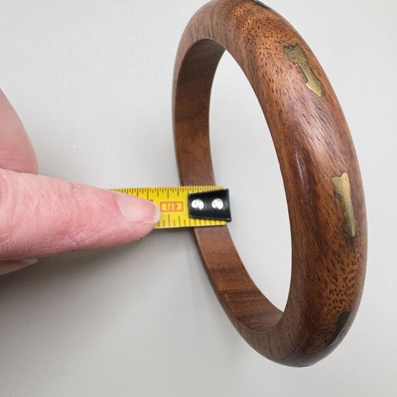 Vintage Wooden Bangle Bracelet with Gold Tone Arror Inlay Design Boho Retro - Picture 6 of 7